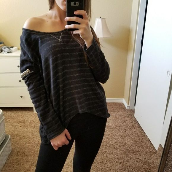 GUESS top with beads on sleeves - Picture 1 of 5